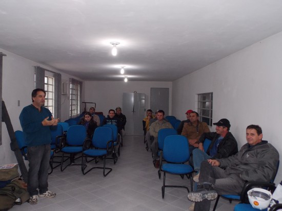 Eletricistas e técnicos em Segurança do Trabalho da DB (Foto:Maridiane Moura)